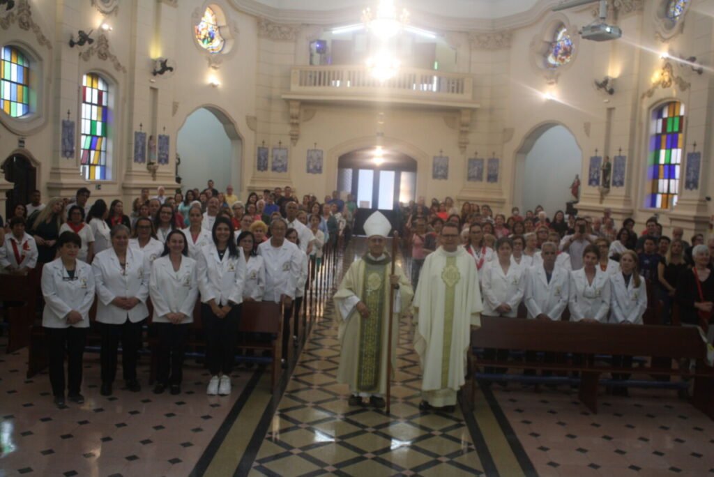 Dom José Benedito celebra o Dia do Padre na Paróquia São João Maria Vianney - Jornal O São Paulo