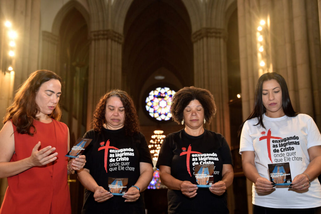 Fiéis rezam pelos cristãos perseguidos em missa na Catedral da Sé - Jornal O São Paulo