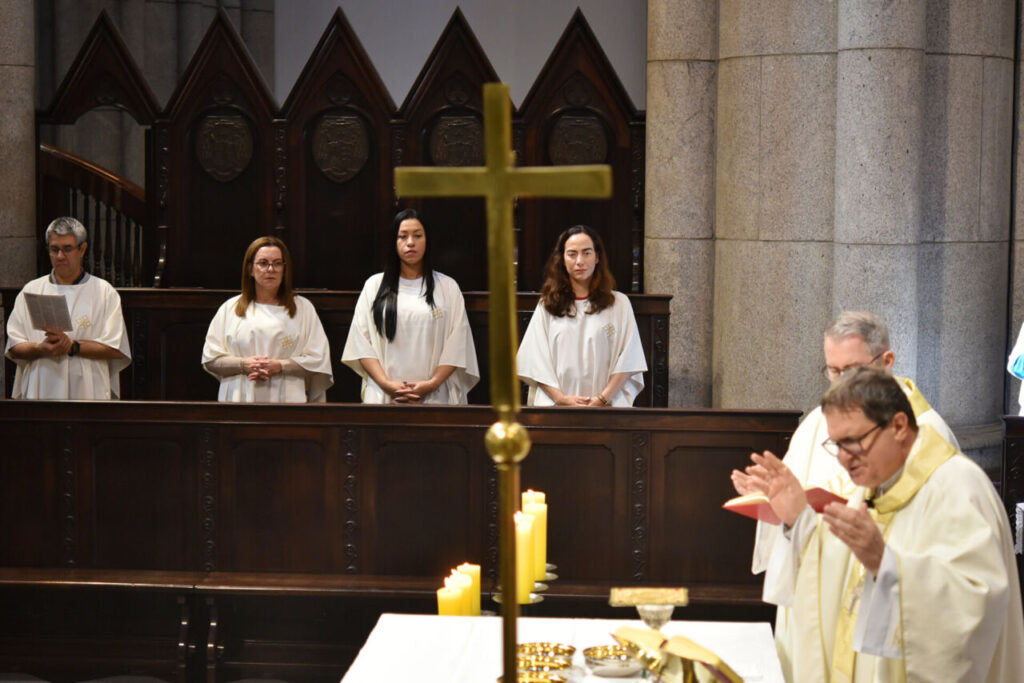 Fiéis rezam pelos cristãos perseguidos em missa na Catedral da Sé - Jornal O São Paulo