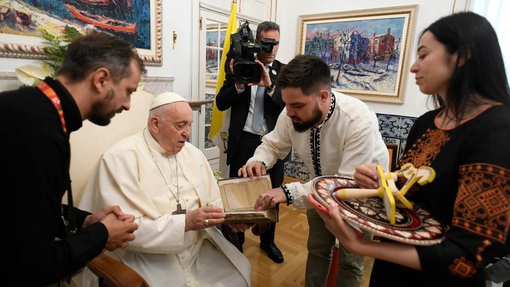 A saudação do Papa a 15 jovens ucranianos em Lisboa, em oração pelo país “atormentado” - Jornal O São Paulo