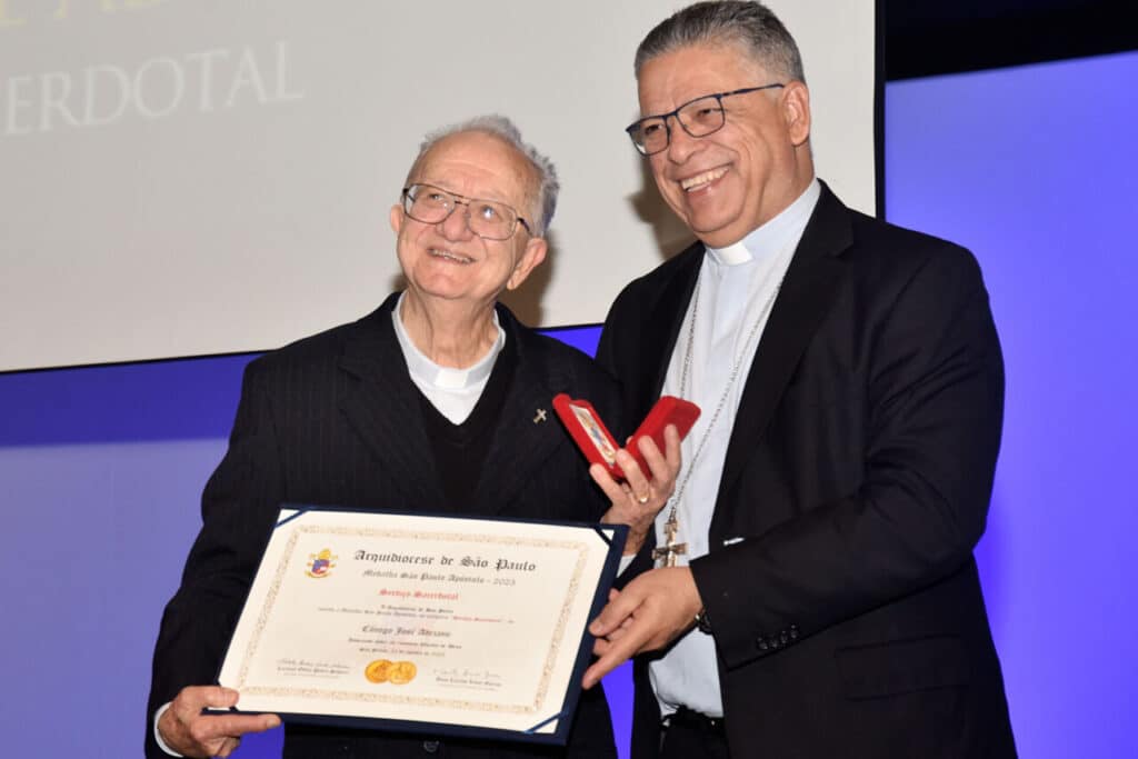 Contemplados com a Medalha São Paulo Apóstolo são reconhecidos por testemunho do Evangelho na cidade