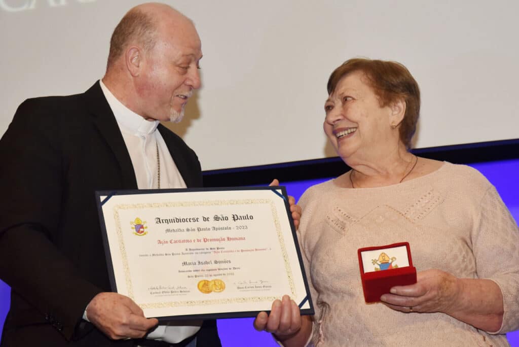 Contemplados com a Medalha São Paulo Apóstolo são reconhecidos por testemunho do Evangelho na cidade