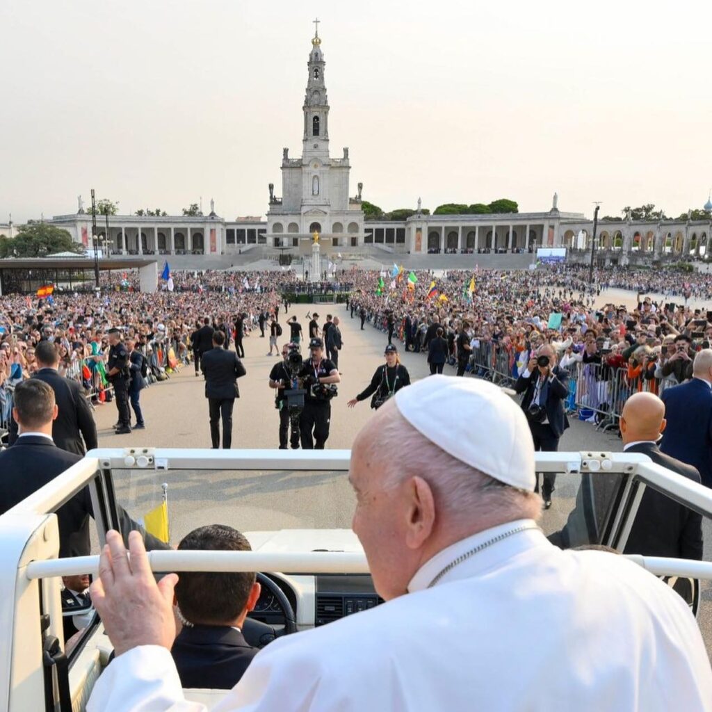 Papa reza o Terço com jovens enfermos no Santuário de Fátima - Jornal O São Paulo