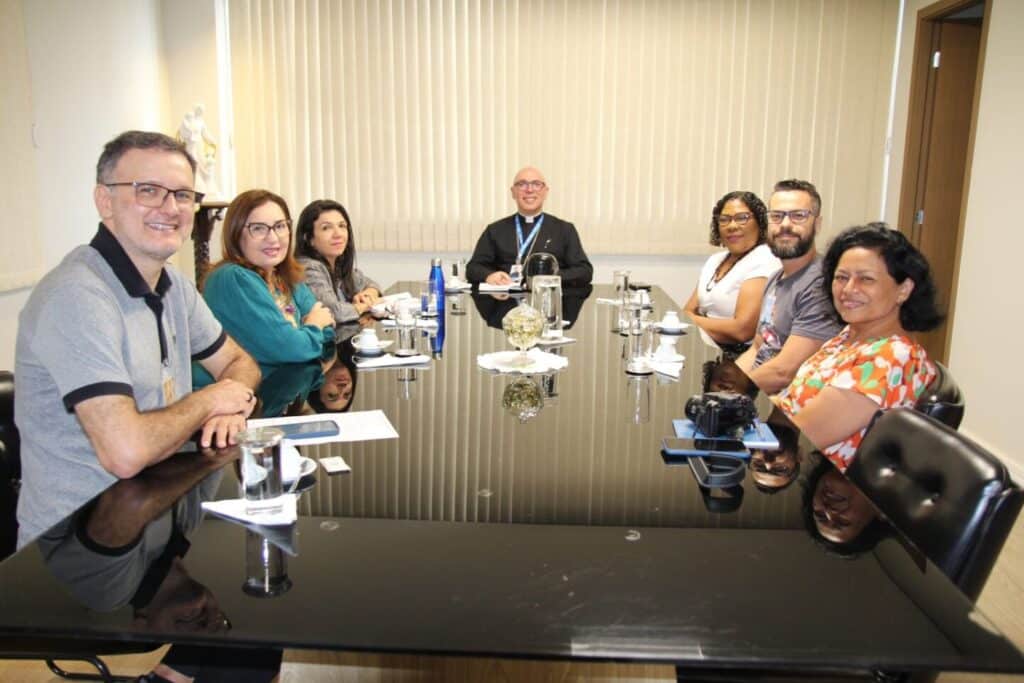 Secretário-Geral da CNBB, Dom Ricardo Hoepers, recebe nova presidência do Conselho Nacional do Laicato do Brasil - Jornal O São Paulo