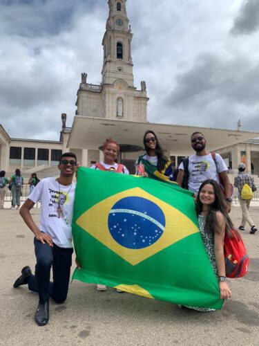 De Salvador a Lisboa: jovem Polly Assis compartilha as emoções de participar da JMJ - Jornal O São Paulo