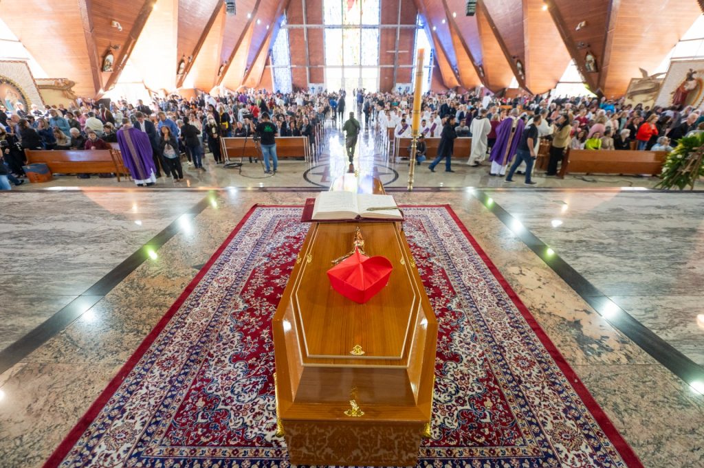 Cardeal Geraldo Majella Agnelo é sepultado na cripta da Catedral de Londrina - Jornal O São Paulo