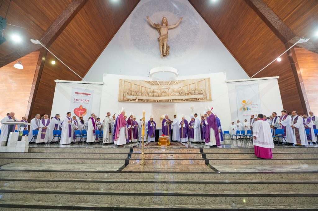 Cardeal Geraldo Majella Agnelo é sepultado na cripta da Catedral de Londrina - Jornal O São Paulo