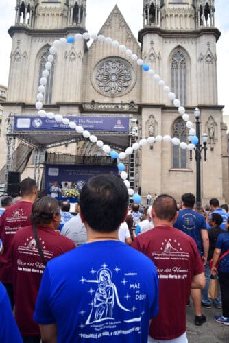 Terço dos Homens tem encontros semanais na Catedral da Sé aos sábados - Jornal O São Paulo