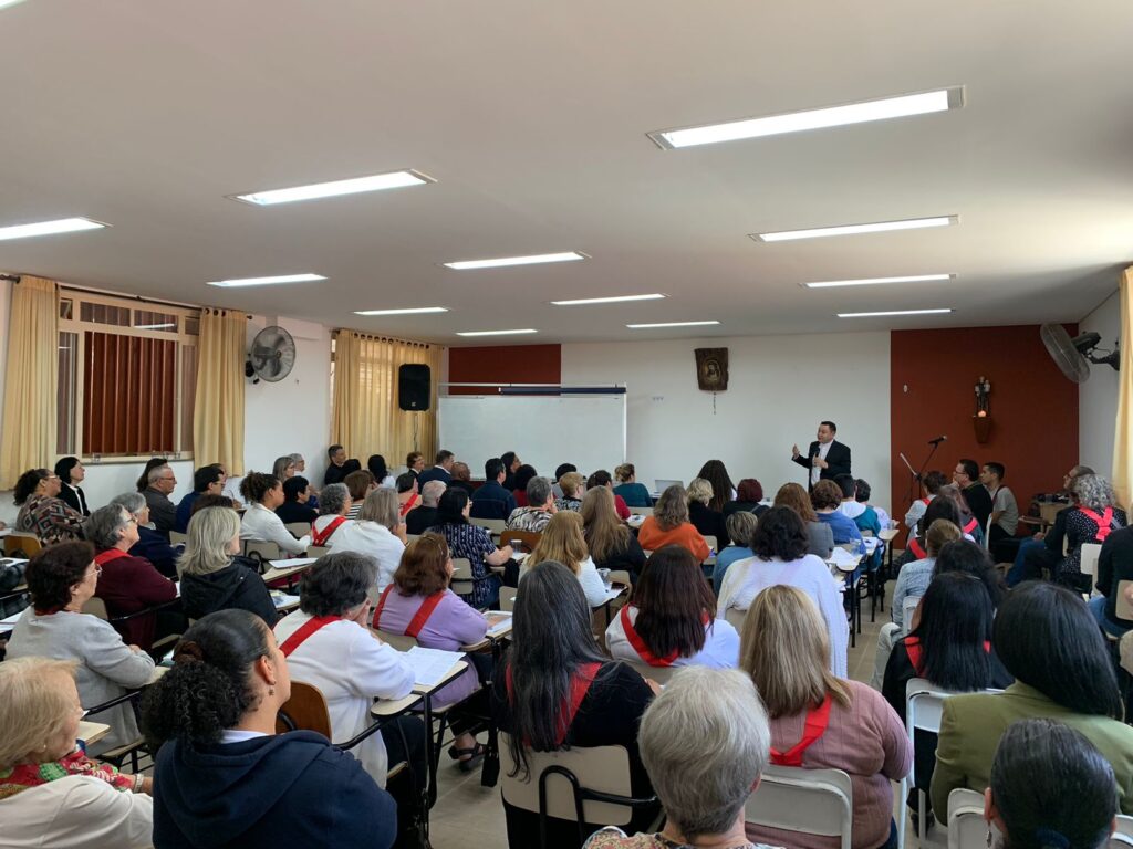 Caminhada pela paz, Crismas e instituição de ministros e coroinhas são destaques no Belém - Jornal O São Paulo