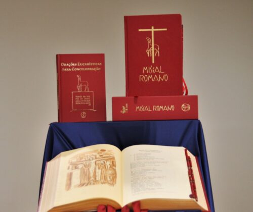 Tradução brasileira da terceira edição típica do Missal Romano é lançada - Jornal O São Paulo