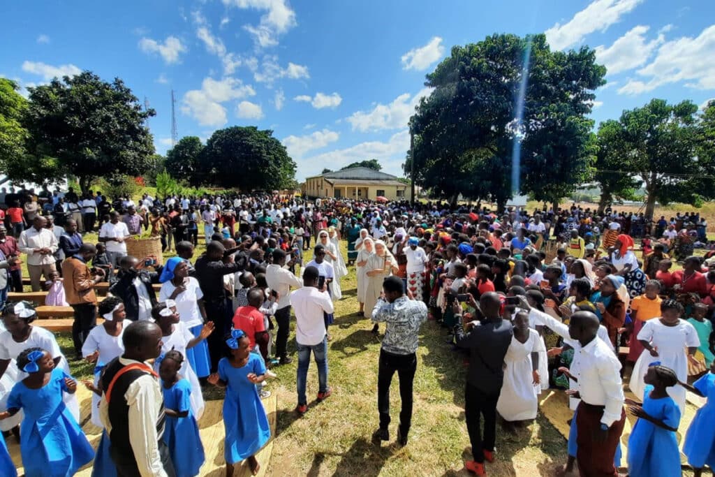 Depois de 40 anos de ausência devido à hostilidade anticatólica, freiras são bem-vindas novamente - Jornal O São Paulo