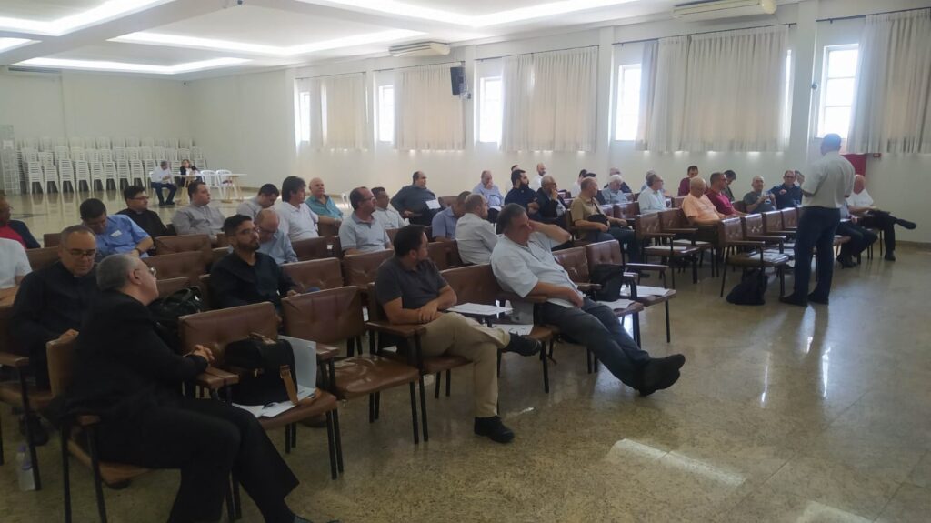 Dom Rogério se reúne com o clero atuante na Região - Jornal O São Paulo