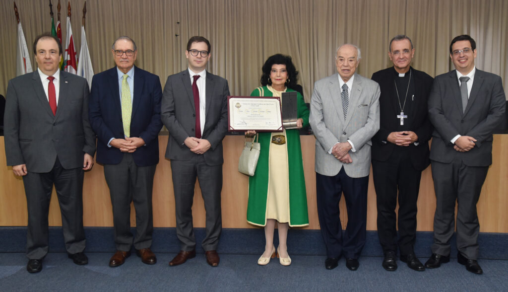 Juristas católicos conferem o Prêmio Santo Ivo à Profa Dra. Maria Helena Diniz - Jornal O São Paulo