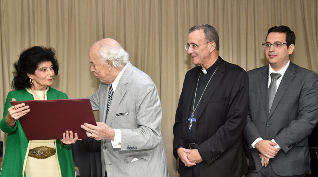 Juristas católicos conferem o Prêmio Santo Ivo à Profa Dra. Maria Helena Diniz - Jornal O São Paulo