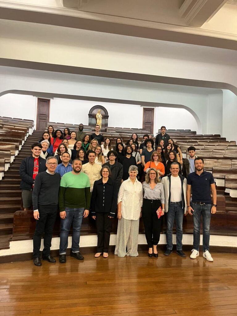 Professor da PUC-SP leva universitários para atividades extensionistas no Colégio Sion - Jornal O São Paulo