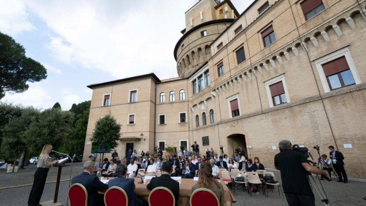 Coletiva de imprensa da ‘Laudate Deum’ é marcada por alertas sobre impactos das mudanças climáticas - Jornal O São Paulo