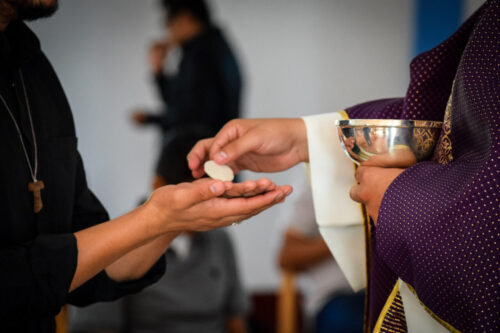 É correto comungar mais de uma vez ao dia? - Jornal O São Paulo