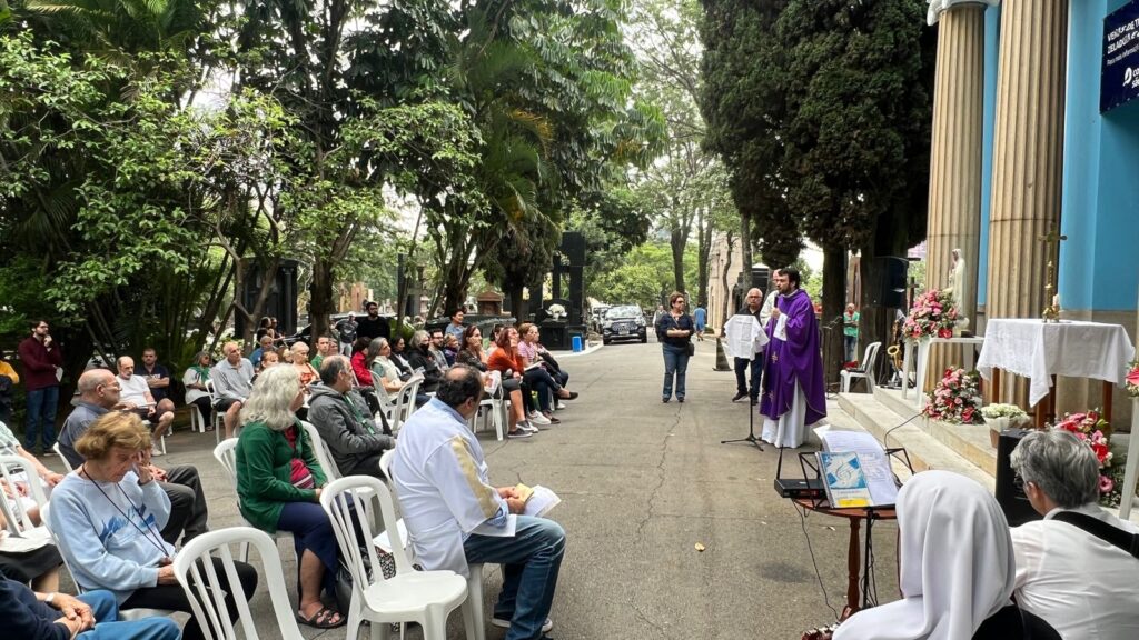 Sé: Nos cemitérios, celebrações eucarísticas e ampla ação pastoral marcam o ‘Dia de Finados’ - Jornal O São Paulo