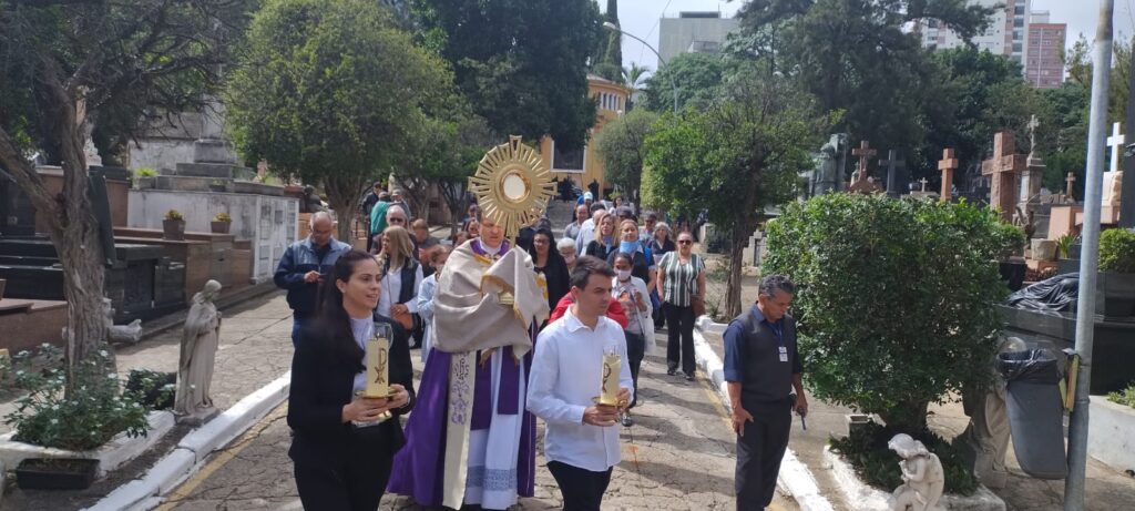 Sé: Nos cemitérios, celebrações eucarísticas e ampla ação pastoral marcam o ‘Dia de Finados’ - Jornal O São Paulo