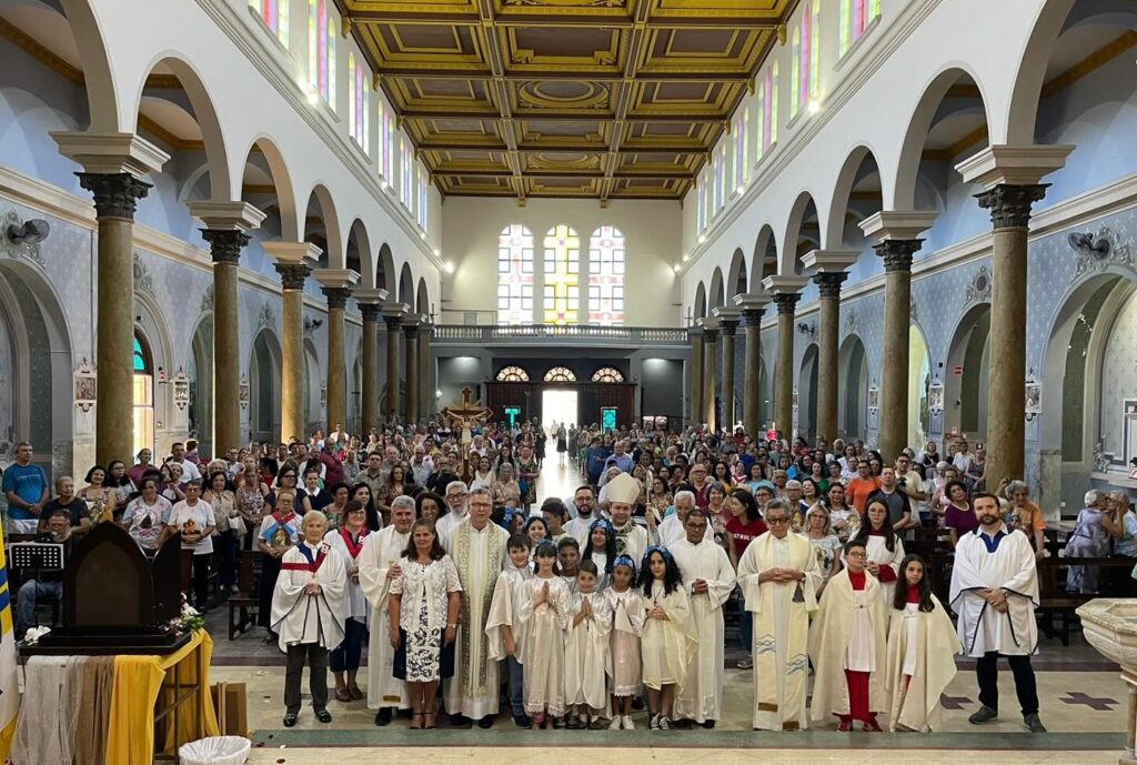 Dom Cícero preside crismas na Região Belém - Jornal O São Paulo