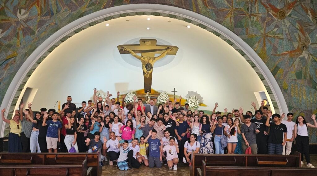 Dom Cícero preside crismas e tem encontro com jovens no Belém - Jornal O São Paulo