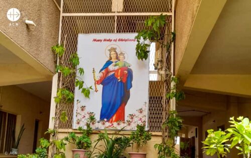 Bomba atinge casa de irmãs no Sudão - Jornal O São Paulo