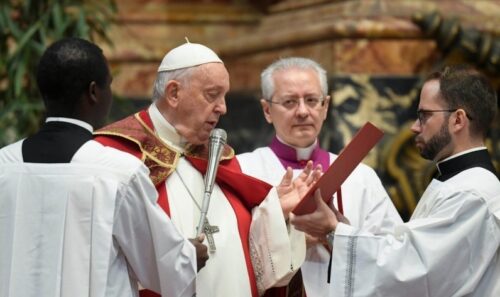 Papa Francisco preside missa em sufrágio de Bento XVI e bispos falecidos no último ano - Jornal O São Paulo