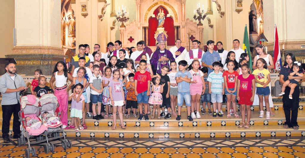 Cardeal Martínez Flores visita comunidade paraguaia em São Paulo