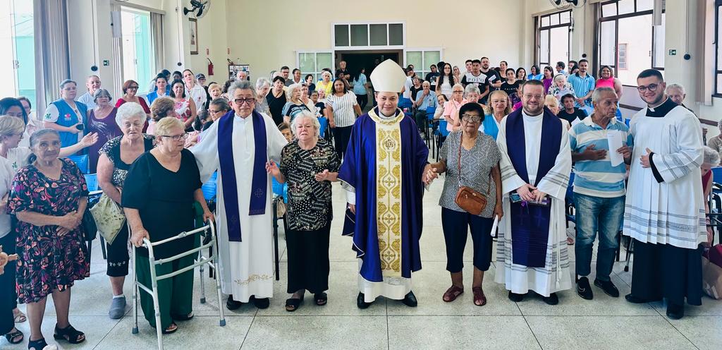 Dom Cícero dialoga com jovens e idosos e preside missas na Região Belém - Jornal O São Paulo