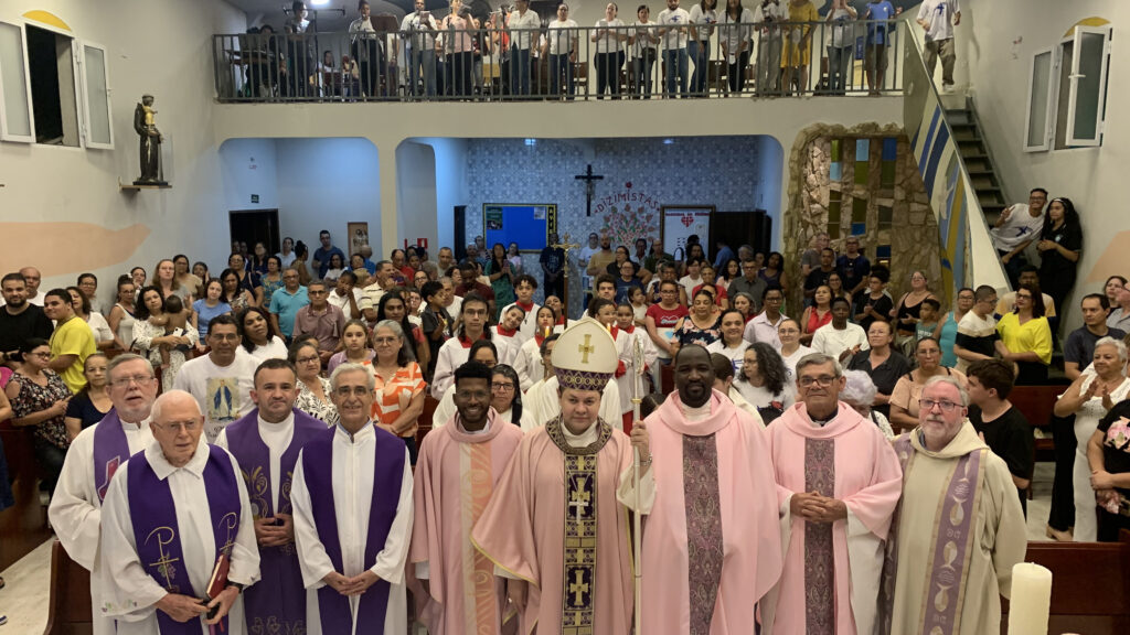 Dom Cícero dialoga com jovens e idosos e preside missas na Região Belém - Jornal O São Paulo