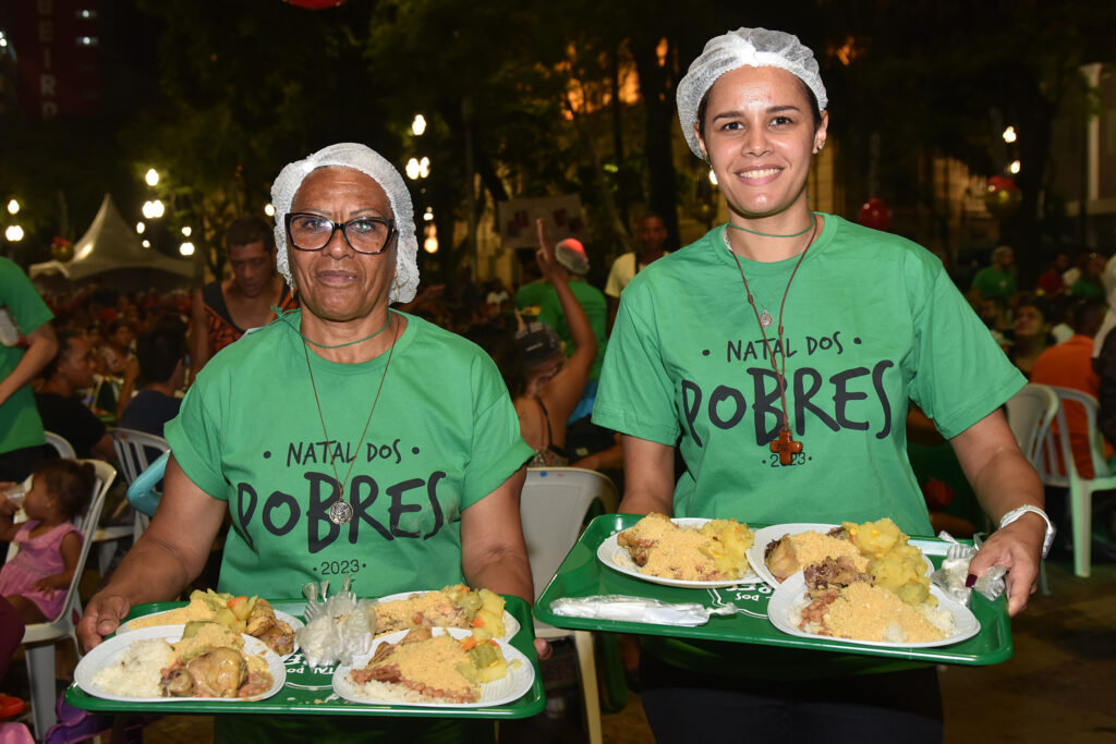 Natal dos Pobres: todos são bem-vindos à mesa para a ceia natalina - Jornal O São Paulo