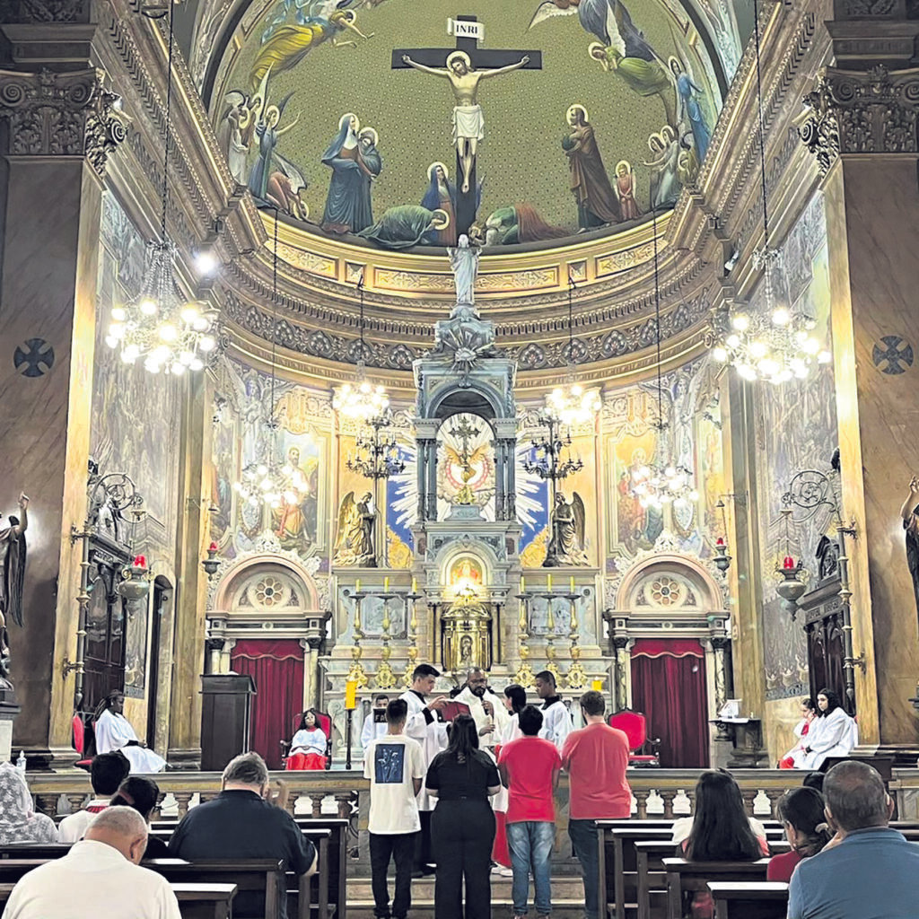 Na Sé, relíquias de Santa Teresinha do Menino Jesus e envio de missionários são destaque - Jornal O São Paulo