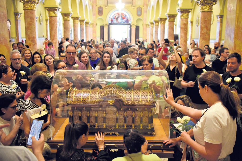 Na Sé, relíquias de Santa Teresinha do Menino Jesus e envio de missionários são destaque - Jornal O São Paulo