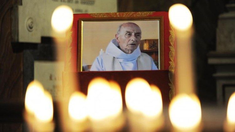 “Padre Hamel foi luz contra a violência blasfema em nome de Deus”, diz Papa em mensagem - Jornal O São Paulo