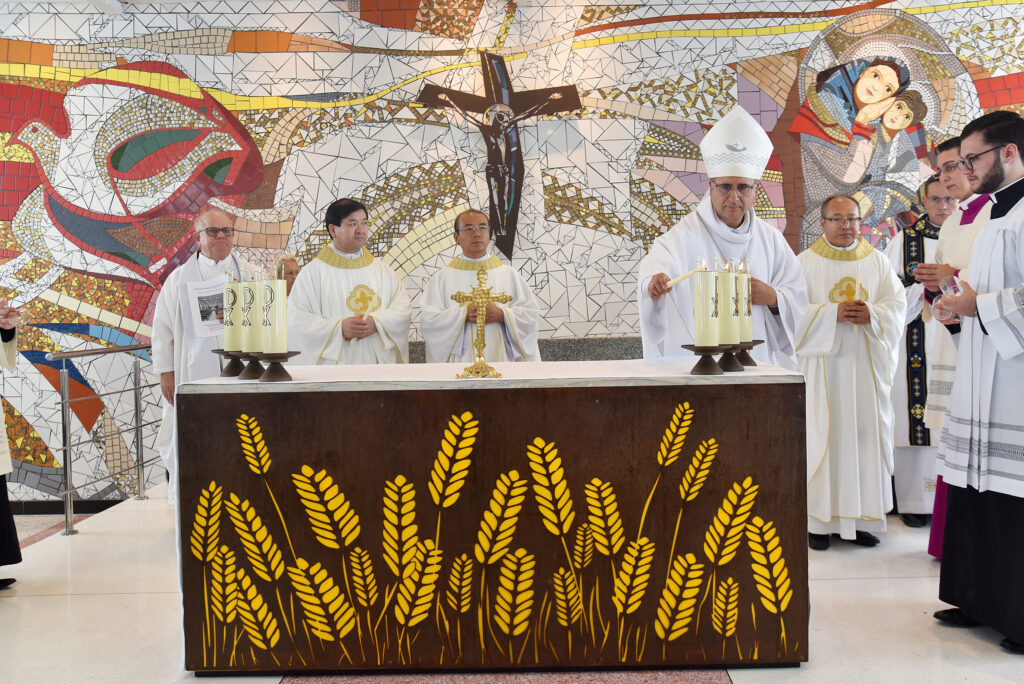 Templo e altar são dedicados na Paróquia Pessoal Chinesa Sagrada Família - Jornal O São Paulo