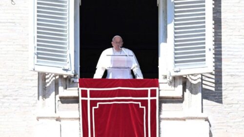 Papa no Angelus: Abramo-nos à luz de Jesus - Jornal O São Paulo