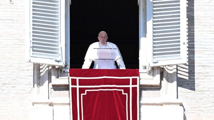 Papa no Angelus: Abramo-nos à luz de Jesus - Jornal O São Paulo