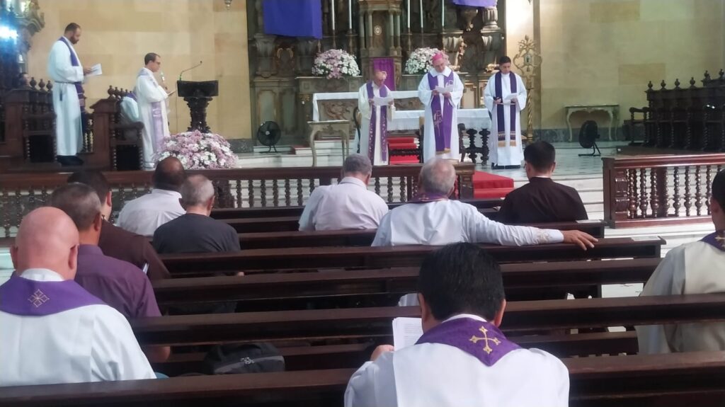 Na Sé, Dom Rogério se reúne com o clero e conduz missa do Domingo de Ramos - Jornal O São Paulo