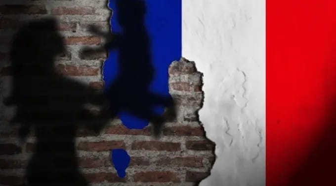 França inclui na Constituição o aborto como um direito - Jornal O São Paulo