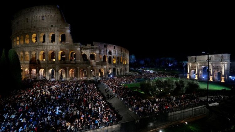 Em ‘oração com Jesus’, Via-Sacra do Papa Francisco recorda momentos em que Cristo rezou - Jornal O São Paulo