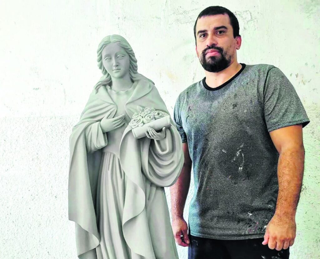 Escultura gigante de São Bento pode ser vista em paróquia na zona Sul de São Paulo