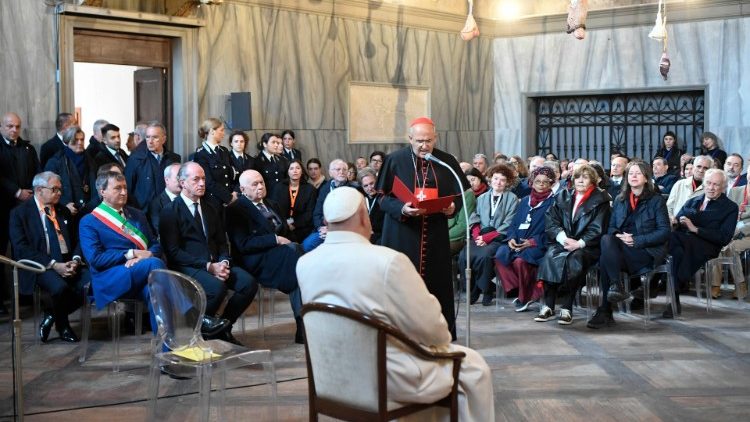 Em Veneza, Papa Francisco preside missa para 10 mil pessoas e dialoga com jovens, detentas e artistas - Jornal O São Paulo