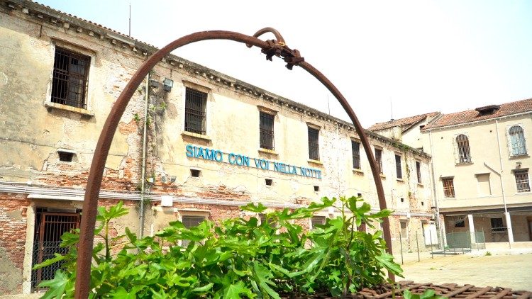 Papa com detentas em Veneza: gesto de humanidade, diz capelão da Giudecca - Jornal O São Paulo