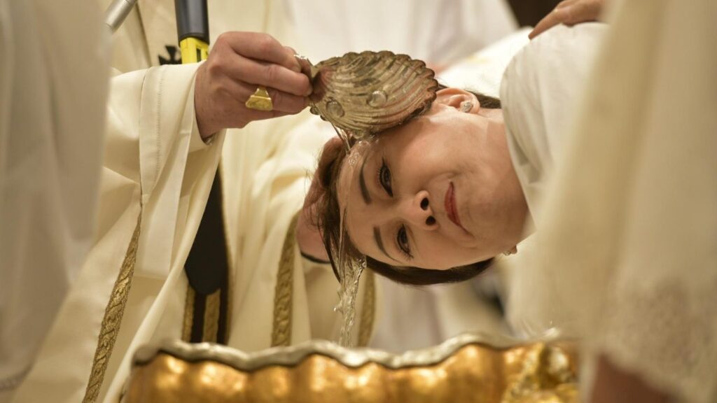 França: Número de batizados bate recorde na Vigília Pascal - Jornal O São Paulo