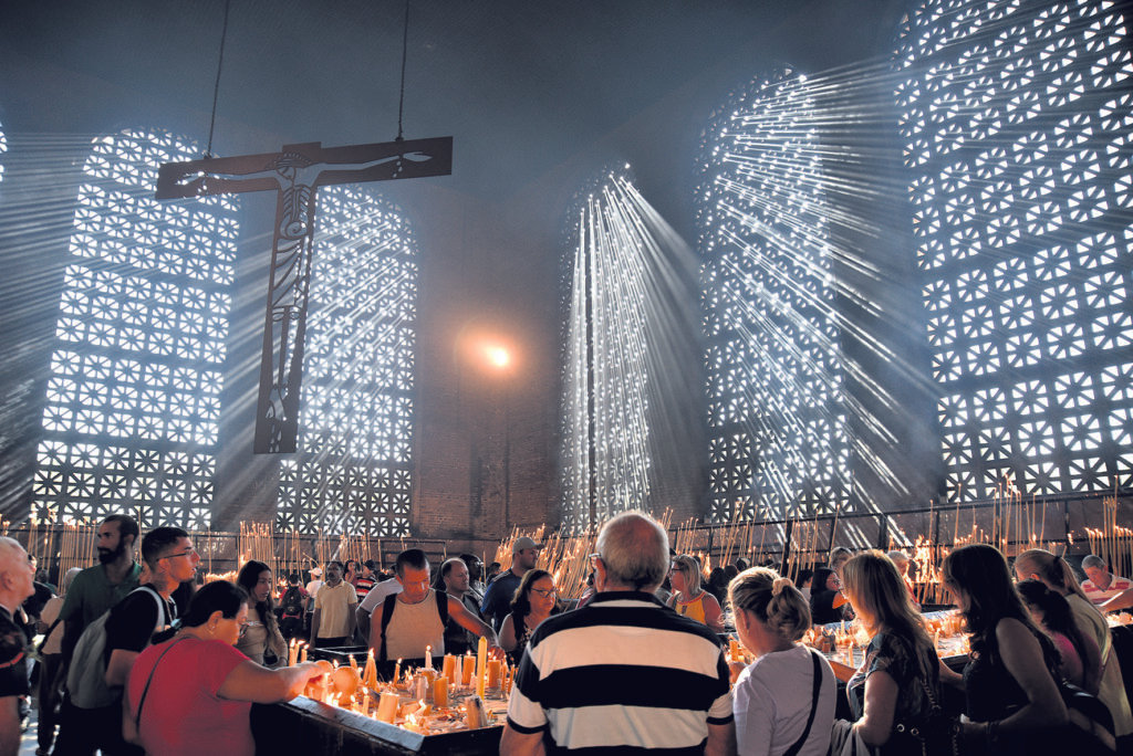 Fiéis da Arquidiocese rogam à Mãe Aparecida: ‘Maria, vem conosco caminhar’ - Jornal O São Paulo