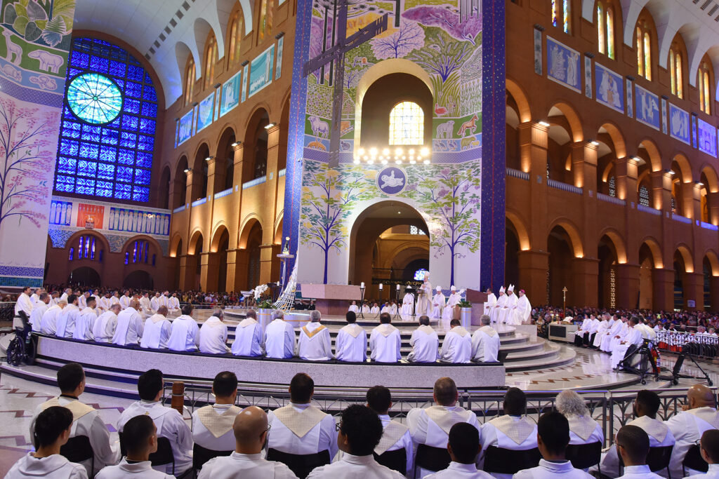 Fiéis da Arquidiocese rogam à Mãe Aparecida: ‘Maria, vem conosco caminhar’ - Jornal O São Paulo
