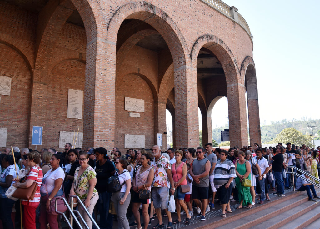 Fiéis da Arquidiocese rogam à Mãe Aparecida: ‘Maria, vem conosco caminhar’ - Jornal O São Paulo