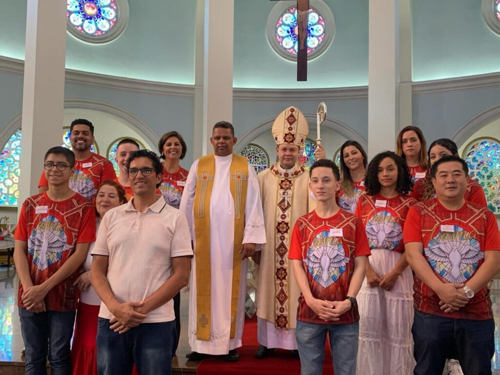 Dom Cícero confere o sacramento da Crisma em 3 paróquias na Região Belém - Jornal O São Paulo