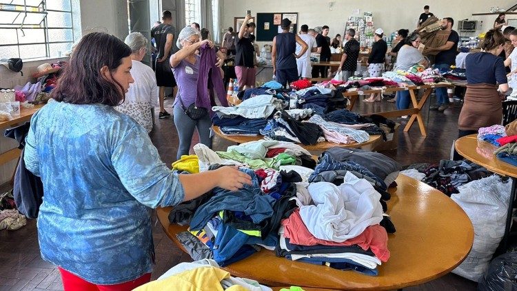 Paróquias da cidade de Canoas (RS) acolhem famílias desabrigadas - Jornal O São Paulo