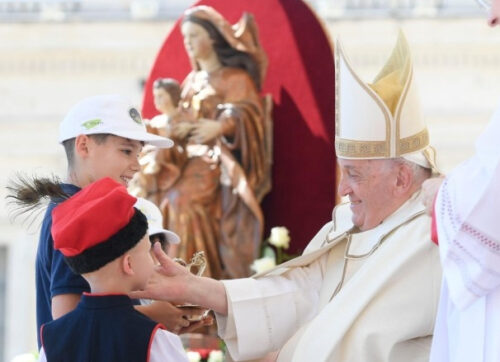 Papa e crianças lembram à humanidade: ‘O Espírito Santo nos acompanha na vida!’ - Jornal O São Paulo